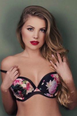 Lesbian escort in Dubai for a kinky date: +971 42 521 9005 