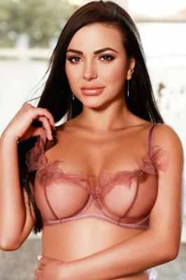 Blonde escort in Dubai: Gloria is a 30 y.o. cutie for sex