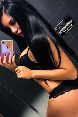 Invite UAE outcall escort Annie to your flat or hotel room