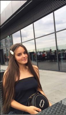 Roxanne is among the best cheap escorts in UAE. AED 2000 per hour