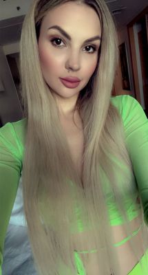 Online escort service on sexdubai.club: choose sexy Kerry and book now