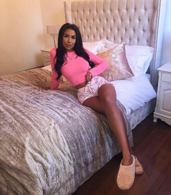 Indian call girl in Dubai: weight: 48 kg, height: 156 cm