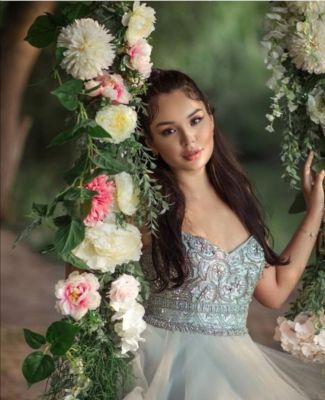 Book Sarah on Dubai escort guide sexodubai.com