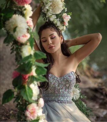 Dubai escort girl Sarah will meet a generous man, call +971 86 524 1343