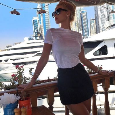 Happy massage from massage girl Frances (weight 69 kg, height 172 cm)