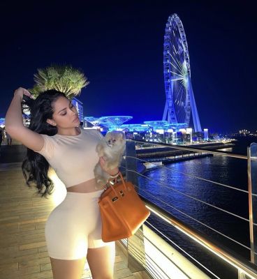 See sexy photos of whore Cherilyn on escort listings