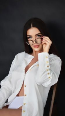 Enjoy private escort service from Aisha