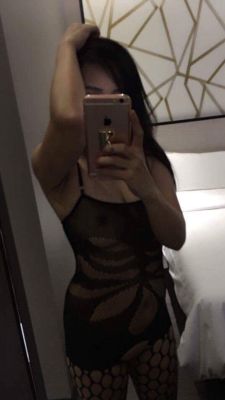 Book an escort in Dubai for AED 2500 per hour