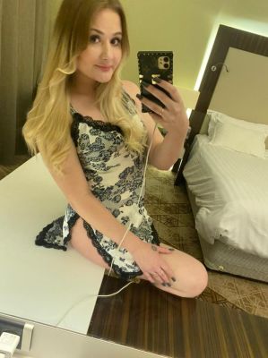 Play with sub escort Tahereh in Dubai