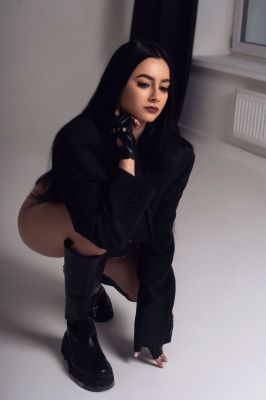 24 y.o. Minka provides cheap escort service in UAE