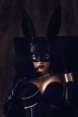 Escort profile of Minka with pics and reviews