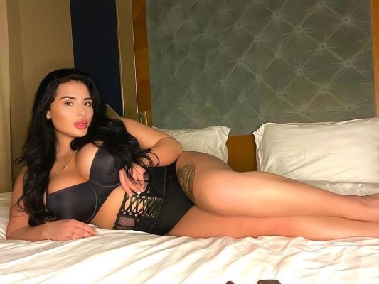 Dubai arab escort girl Naralia (73 kg, 175 cm)