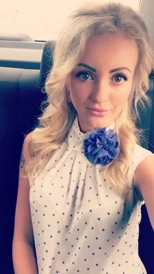 Hot Dubai girl Lamia sucks for AED 2000