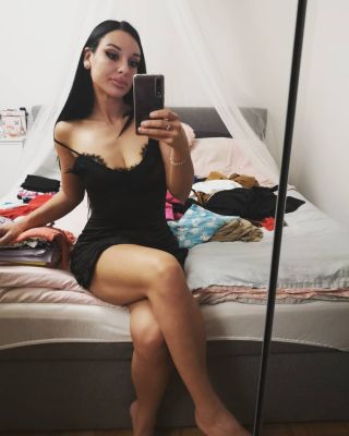 Book an escort as your female companion in Dubai 