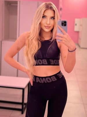 Nieve for escort dating in UAE 24 7