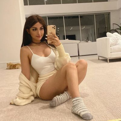 Dubai escort of asian origin Adora, 22 y.o.