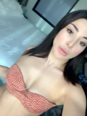 Lesbian dating tips: hot lesbie on sexodubai.com for AED 1500 per hour