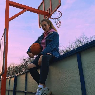 Invite UAE outcall escort Laverne to your flat or hotel room