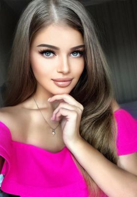 Female escort in UAE sucks for AED 2500