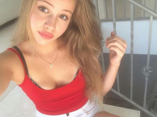 Play with sub escort Hayley in Dubai