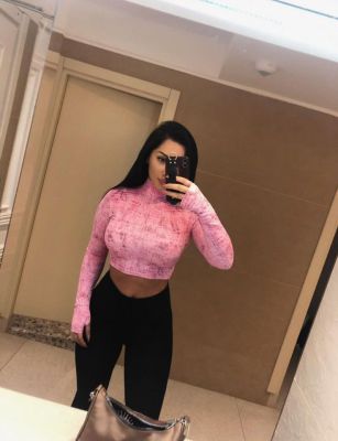 Escort top model girl Lillian (weight 68 kg, height 171 cm)