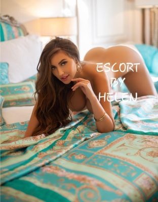 Visit Dubai incall escort Molly for an hour or two (1 hour AED 2000)