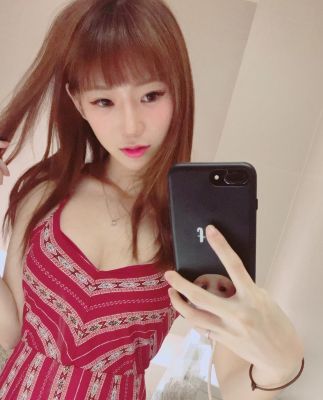 One of the sexiest babes of Dubai - Alexis will be yours for AED 1800