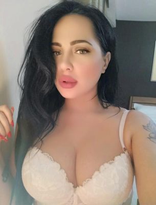 Spend a night with a massage escort in Dubai for AED 1800 (for 1 hour)