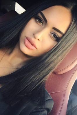 Book UAE escort for outcall (1 hour - AED 1500)