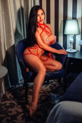 Olive - italian escort based in Dubai