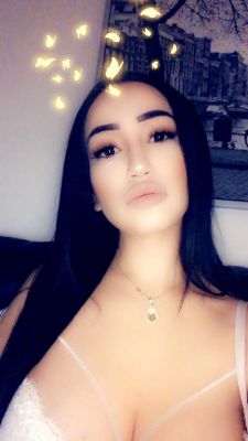 Cute lesbian girl will meet ladies, call +971 52 064 0528