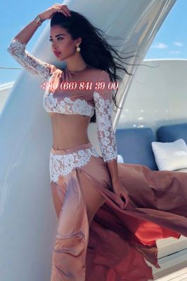 Invite UAE outcall escort Tahirah to your flat or hotel room