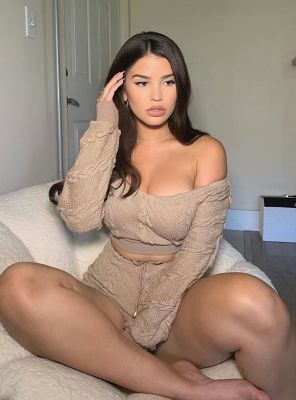 Vip escort in UAE: Vivian wants to meet a gentleman