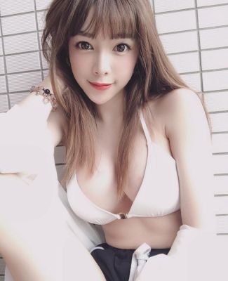 Latin escort Tia in Dubai, AED 3000 per hour