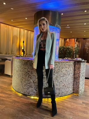 Miranda, age: 24 height: 158, weight: 50