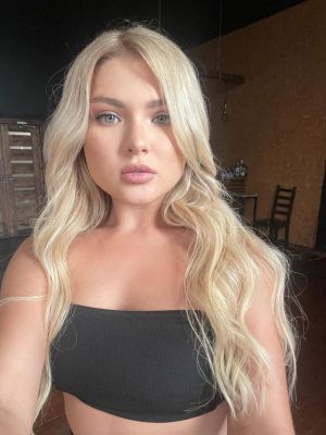 Sexy Dubai woman with tight ass, 40 kg; 150 cm