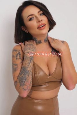 Mackenzie is a model for sex and massage in Dubai