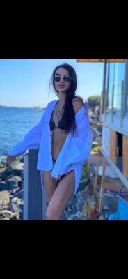 Have sex in Dubai with a 21 y.o. escort Avery