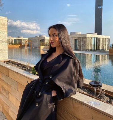 Enjoy private escort service from Verna