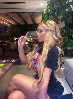 Elite rest with Dubai high class escort (age: 32, weight: 79, height: 179 cm)