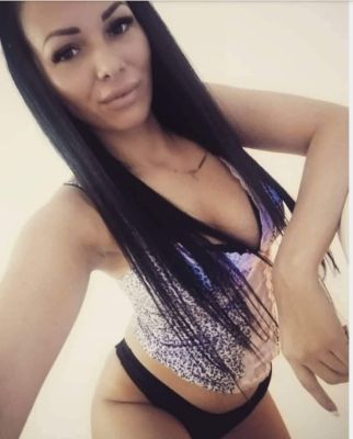 24 hour escort Brenda in Dubai is waiting for a call