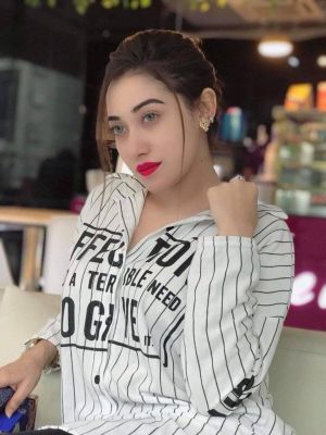 Model Mahi Khan — massage escort from Dubai