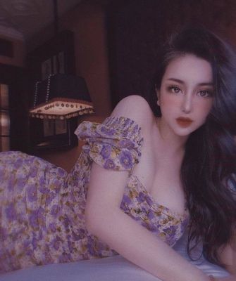 Female escort service from charming Sarah in Dubai