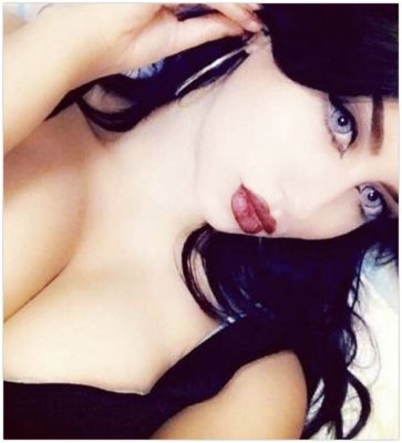 Flora is a model for sex and massage in Dubai