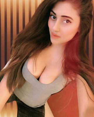 Cheap escort girl Preeti Sharma Model sees her clients in Dubai