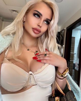 Independent asian escort in Dubai: Almey Juky available 24 7